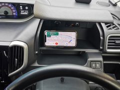 運転席でGoogleマップを見るためのスマホホルダーを設置しました