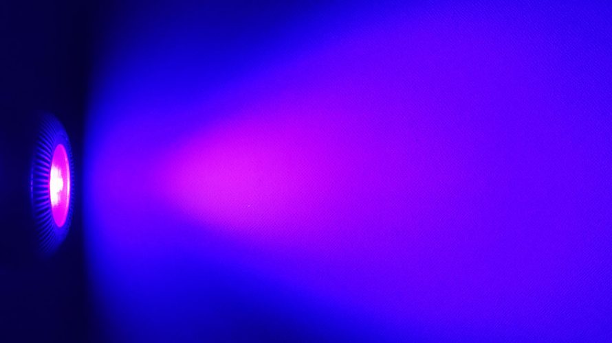 LEDスポットを改造してUVA 370nmを入れたい場合の問題点と解決策
