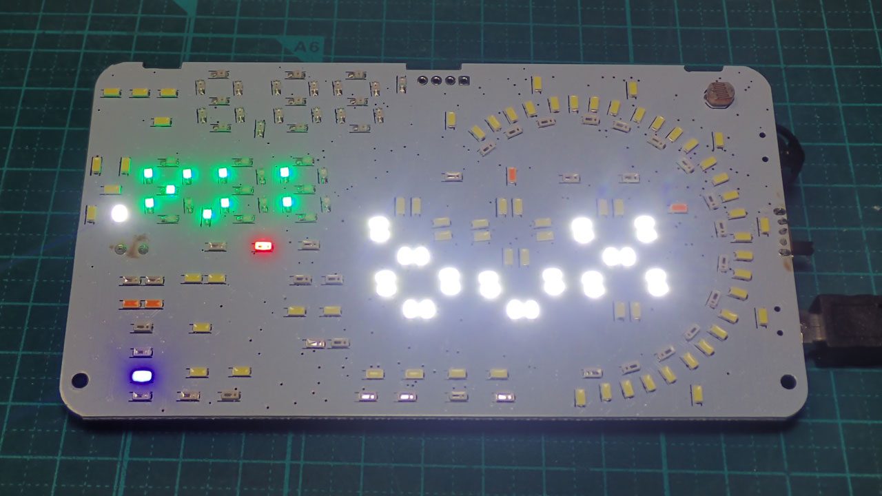 通電してみても相変わらずオープニング画面のまま...