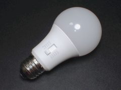 調色LED電球