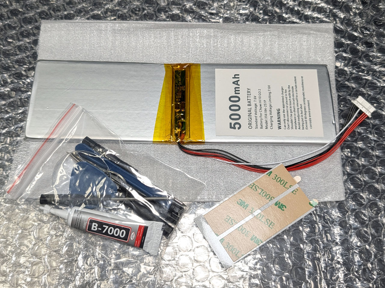 CHUWI Hi10 Go用バッテリーの中身