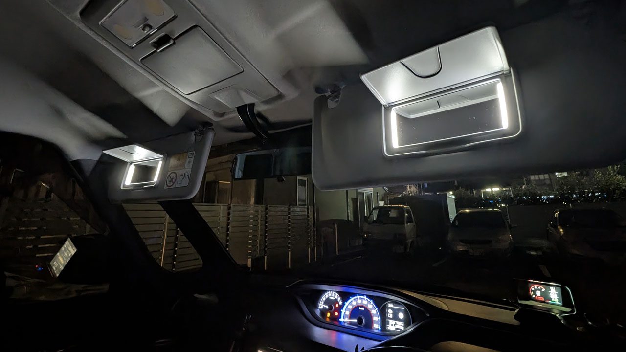 自作LEDバニティランプの夜間の存在感！