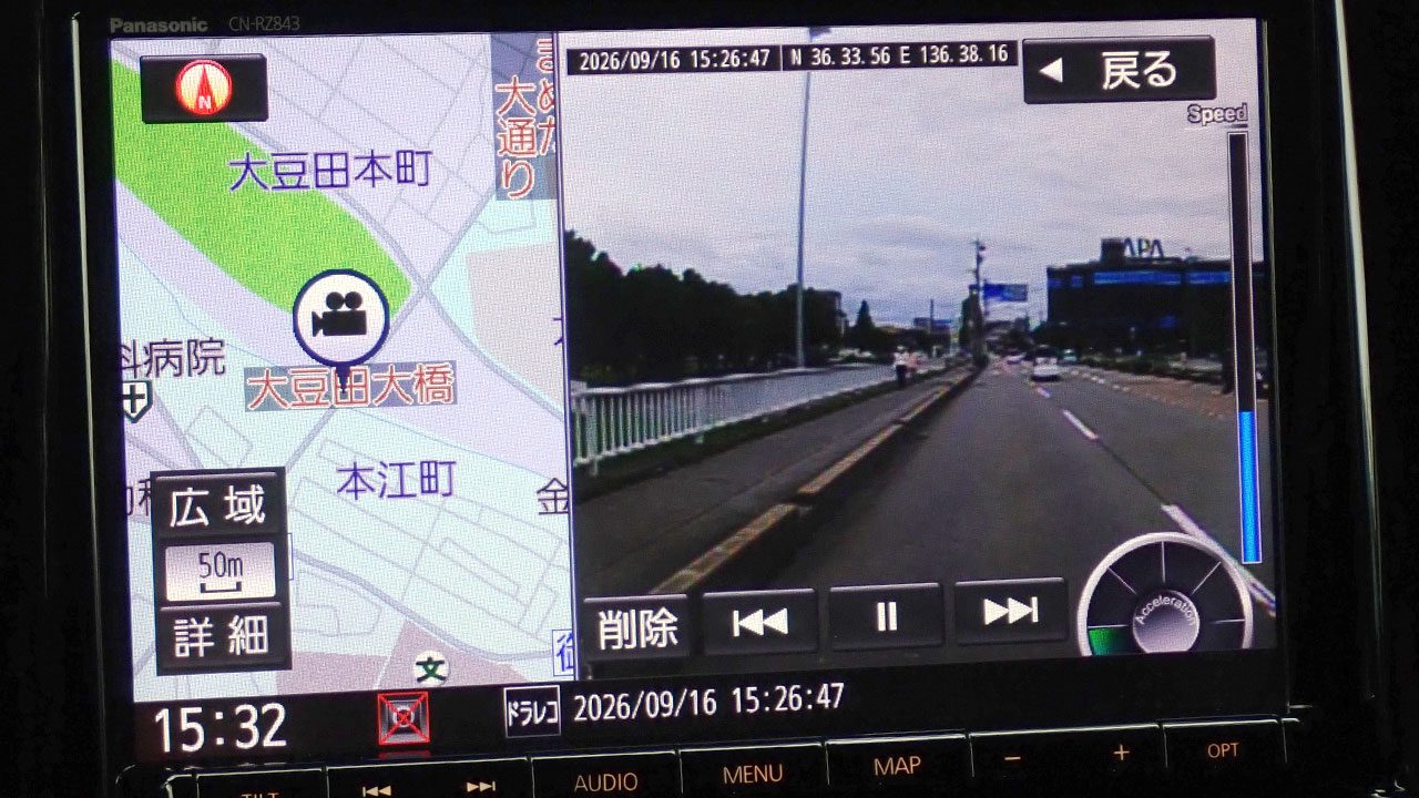 車の位置と地図が連動していて、走行速度の度合いが右側にバー表示される