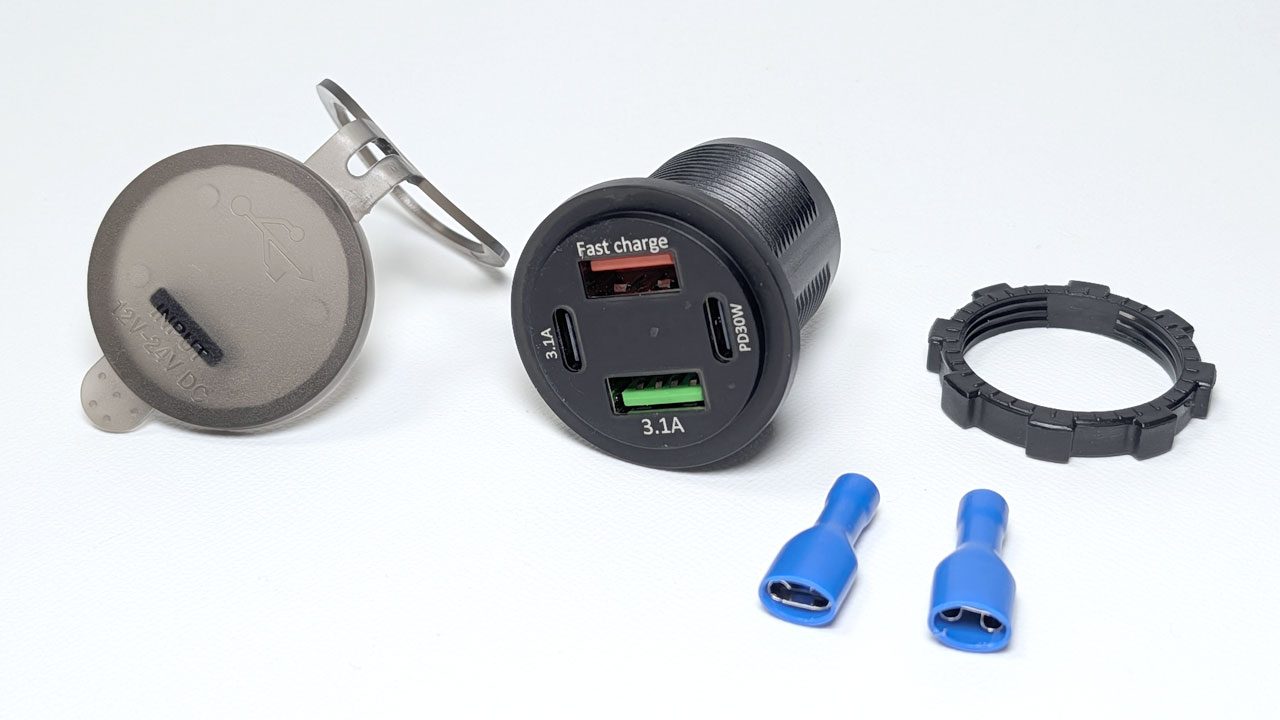 PD 30W付き 83W 4ポートUSBソケット セット内容