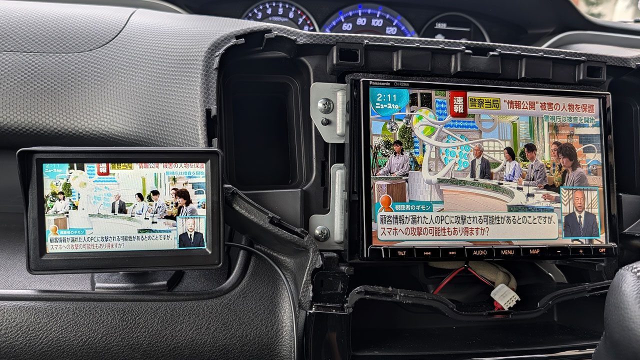 映像出力に繋いだモニターに問題なく映りました